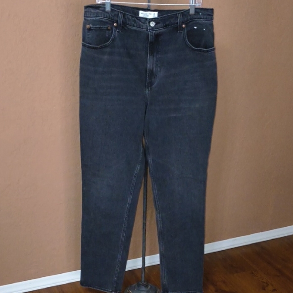 Abercrombie & Fitch Denim - Abercrombie & Fitch Black The 90's Straight Ultra High Rise Jeans 14L